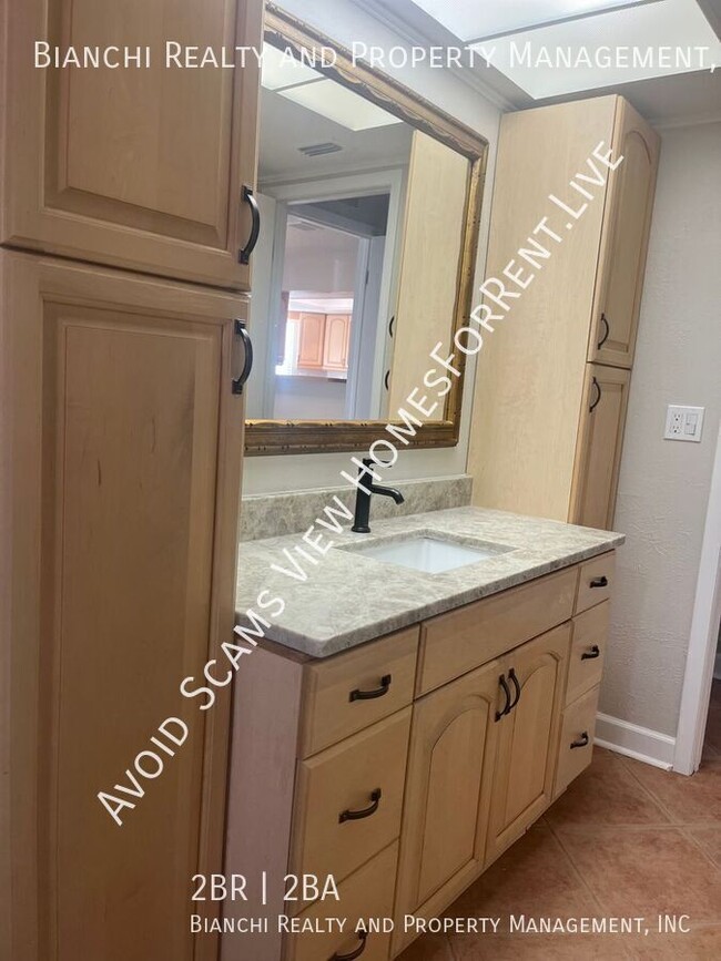 Building Photo - 2396 OrangePointe Ave