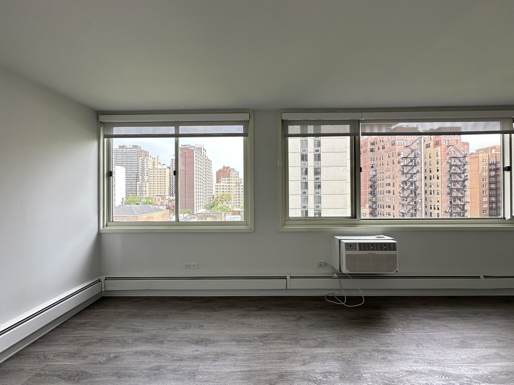 Building Photo - 1442 N Dearborn St