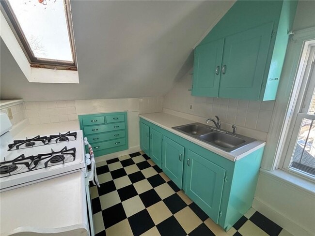 Building Photo - 712 Hope St