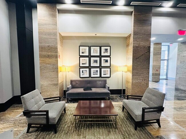 Building Photo - 1125 Maxwell Ln