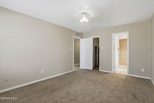 Building Photo - 6613 Escondido Dr