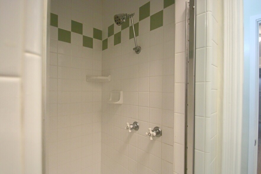 Building Photo - 126 8th St