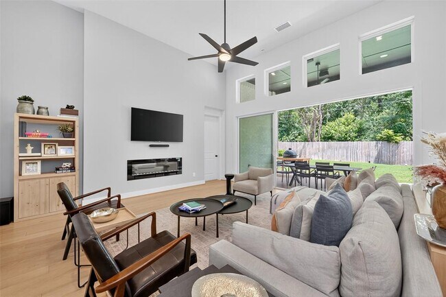 Building Photo - 9722 Dani Lake Dr