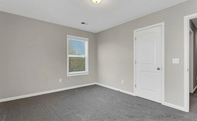 Building Photo - Stunning 3/2.5 Townhome Available Now!