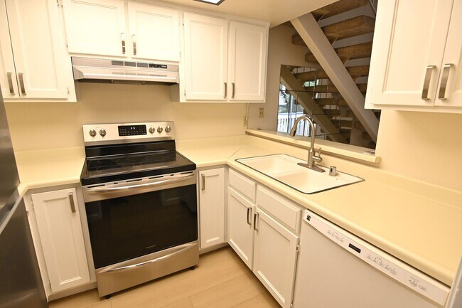 Building Photo - 1034 Summermist Ct