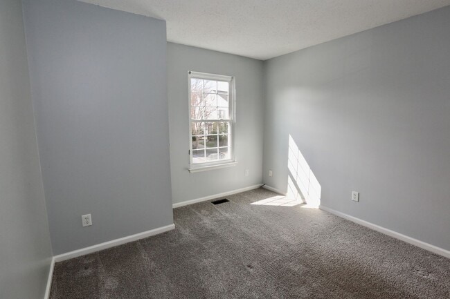 Building Photo - Ready 03-06-26! 2 Primary Suites! Near Little Creek, Dam Neck & Oceana Bases!