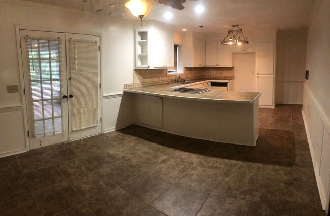 Building Photo - 110 Boxwood Pl N