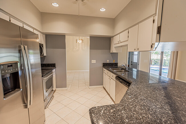 Building Photo - 409 SW Whitmore Dr