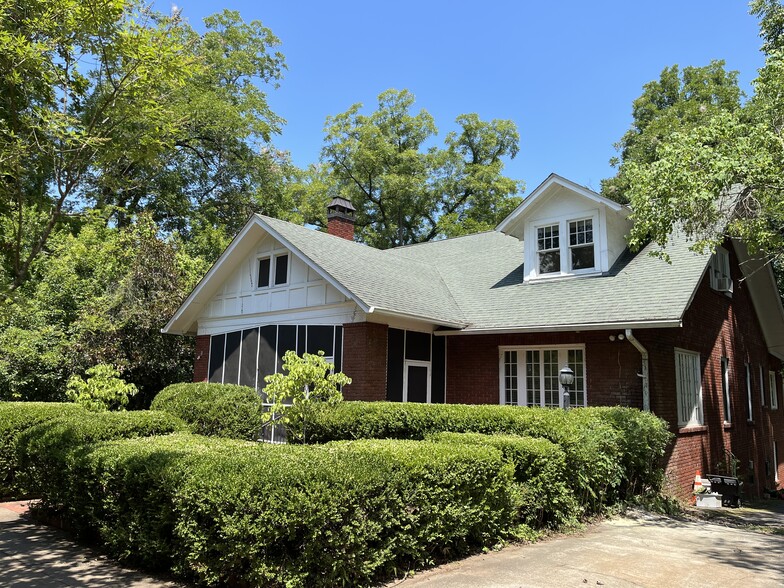Primary Photo - 220 E Montgomery St