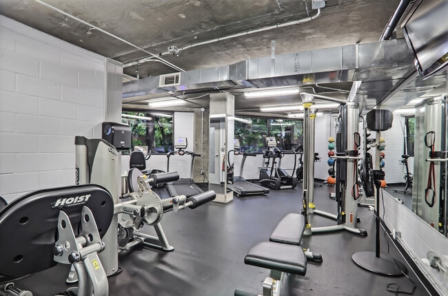 Building Photo - 3235 Roswell Rd NE