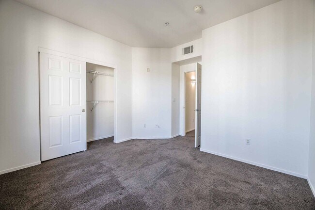 Building Photo - Two Bedroom Condo in Guard Gated Vistana