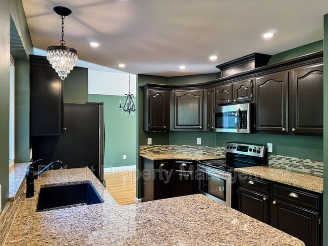 Building Photo - 4249 SE Fairway Cir