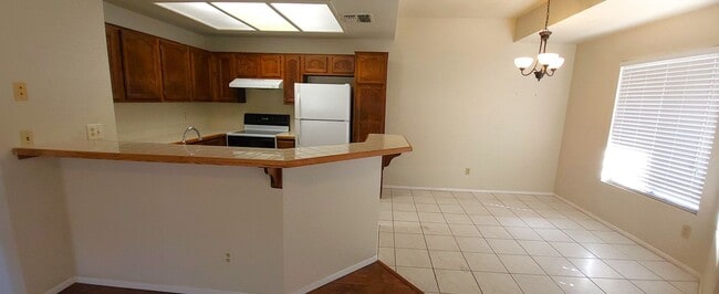 Building Photo - 1/2 OFF 1ST MONTHS RENT!!! AFFORDABLE UNIT IN NORTH PHOENIX!!!