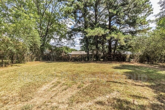Building Photo - 8168 Ashbrook Dr