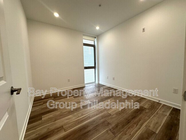 Building Photo - 2702 Frankford Ave