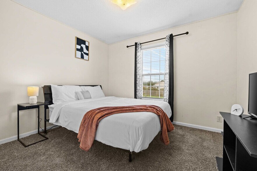 Building Photo - 3409 Summerfield Dr