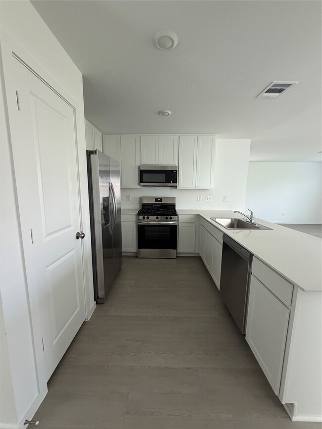 Building Photo - 10418 Birds Nest Dr