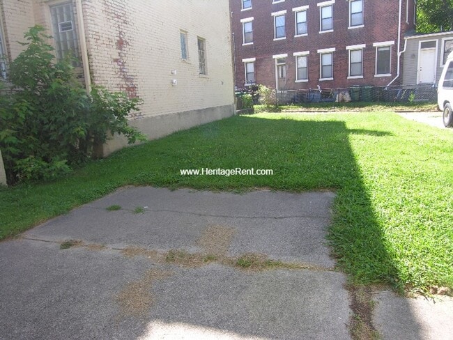 Building Photo - Camp Washington 3 Bedroom 1.5 Baths Single...
