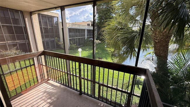 Building Photo - 2961 SW 87th Ave
