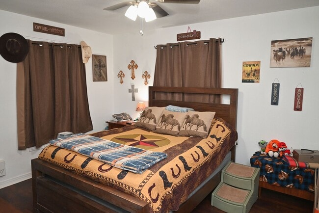 Building Photo - Handicap Accessible 2 Bed 1 Bath With Huge Yard In Burkburnett!