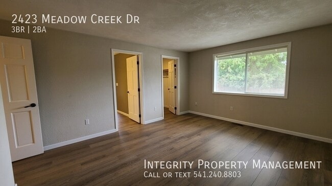 Building Photo - 2423 Meadow Creek Dr
