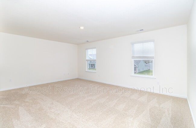 Building Photo - 329 Aspen Dr