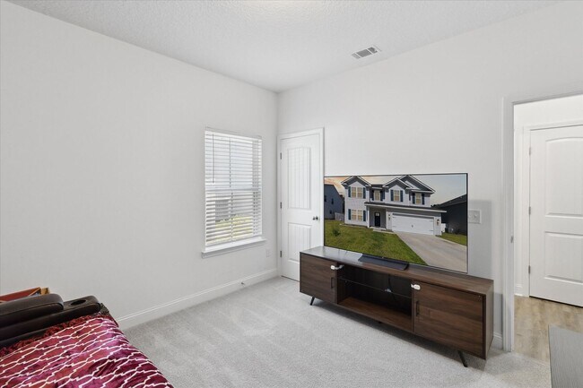 Building Photo - AVAILABLE SEPTEMBER 2025 [PET FRIENDLY]