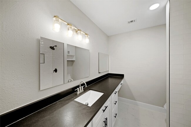 Building Photo - 2218 Winrock Blvd