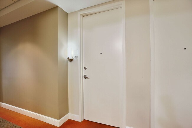 Building Photo - Modern 1/1 Condo in the Heart of Orlando –...