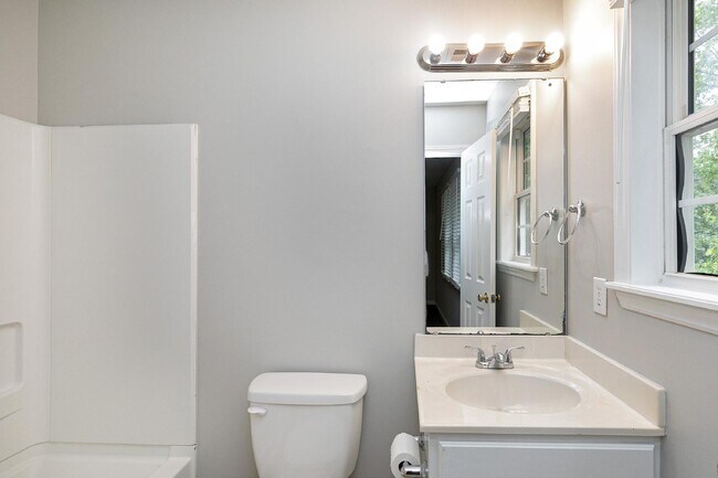 Building Photo - 326 Commons Dr