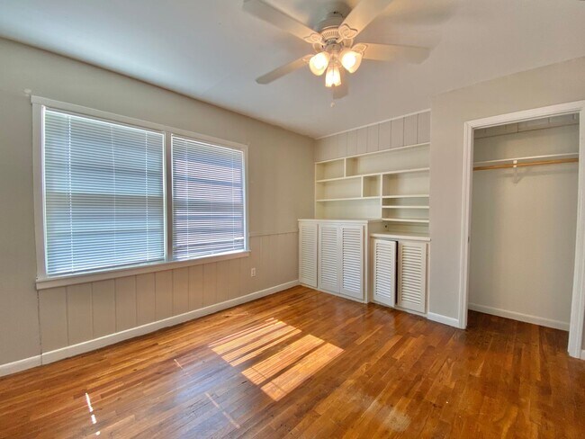Building Photo - PRE LEASING NOW - AVAILABLE 7/14