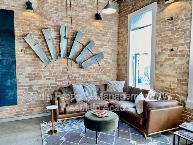 Building Photo - 20 Freedom Blvd 200 W