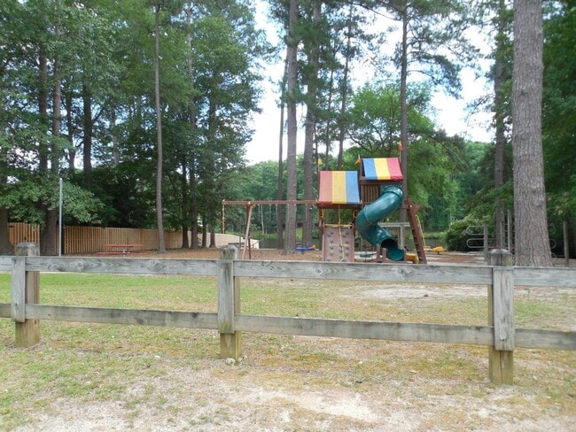 Building Photo - Available October 1st 4 bedroom 2 bathroom in Evans Ga