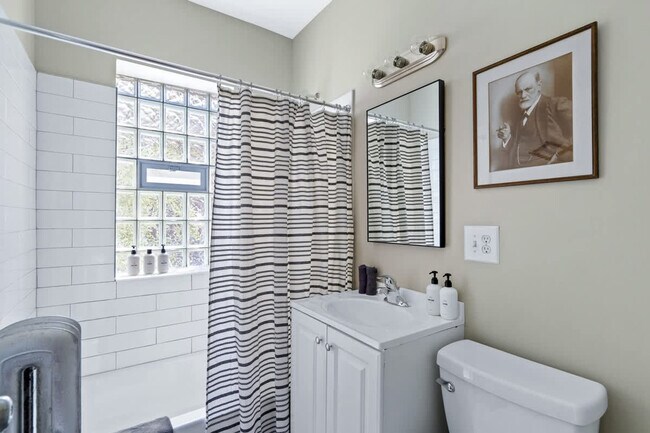 Building Photo - 1200 W Eddy St