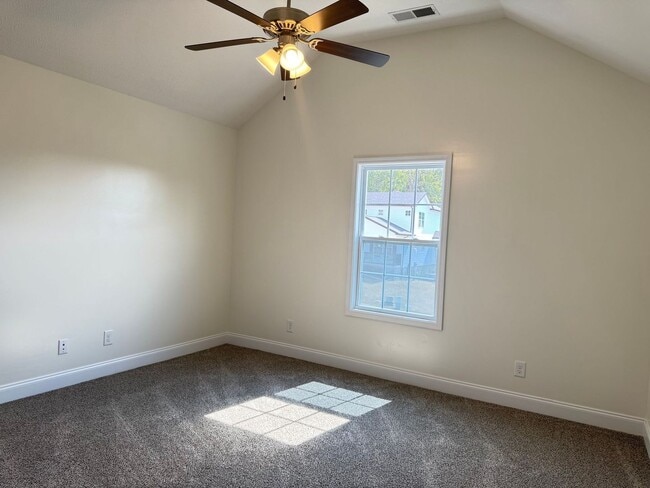 Building Photo - Move in Special! Beautiful Home Built in 2...