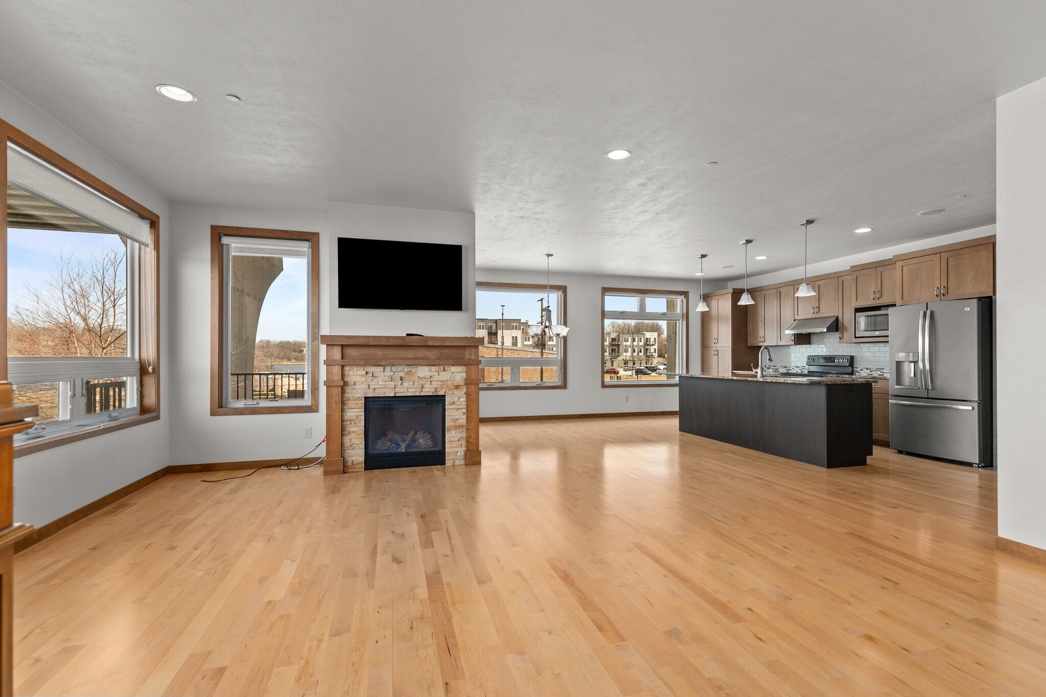 Building Photo - 1141 E Banta Ct