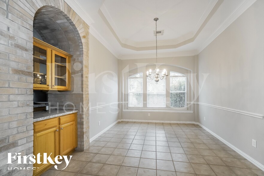 Building Photo - 16042 Belleshire Ln