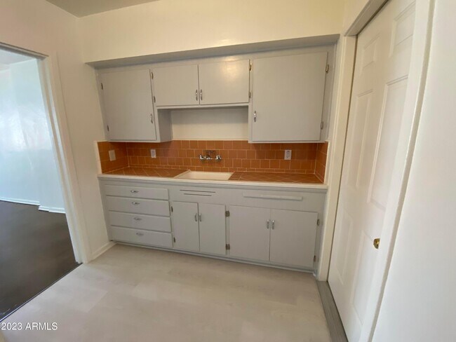 Building Photo - 1530 W Mulberry Dr