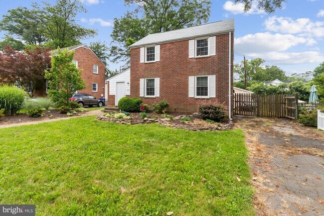 Building Photo - 5212 N Carlin Springs Rd