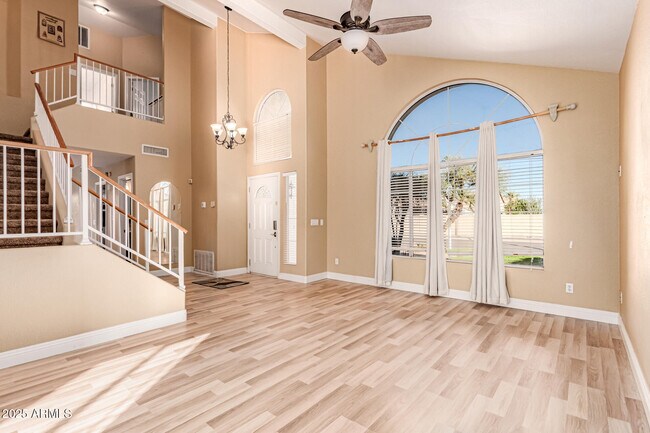 Building Photo - 1110 N Aspen Dr