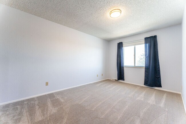 Building Photo - 954 S Miller St