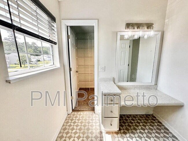 Building Photo - 227 Hardwood Dr