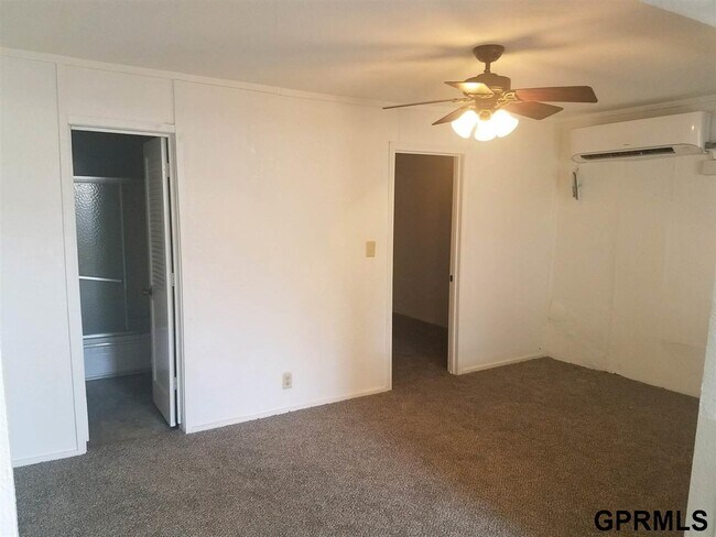 Building Photo - 313 Main St