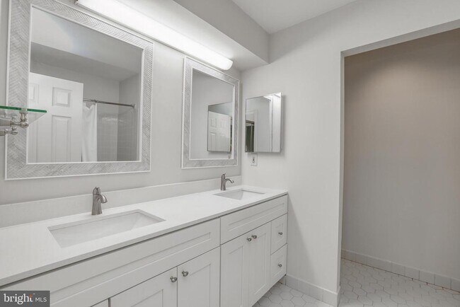 Building Photo - 20 Andover Cir