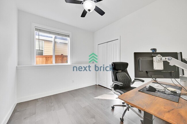 Building Photo - 4 BED & 3 BATH SINGLE FAMILY HOUSE FOR RENT