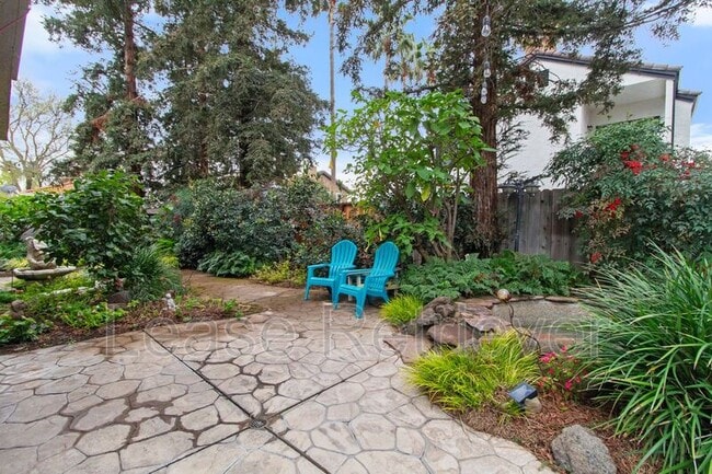 Building Photo - 1921 Ridgemont Way