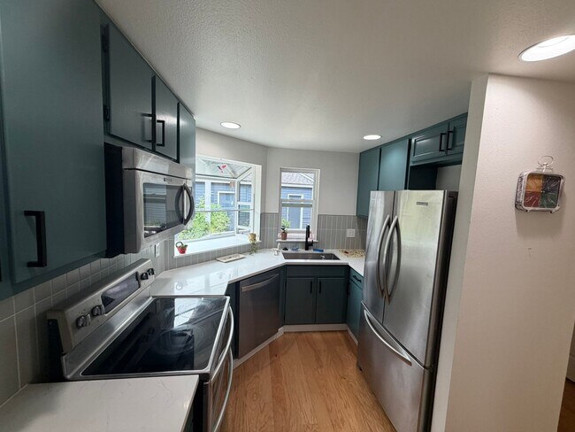 Building Photo - 2468 SE 8th Pl