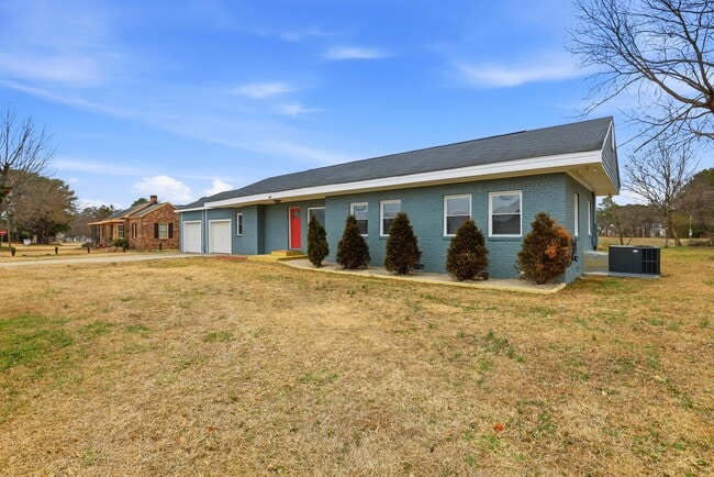 Building Photo - 121 Church of God Rd