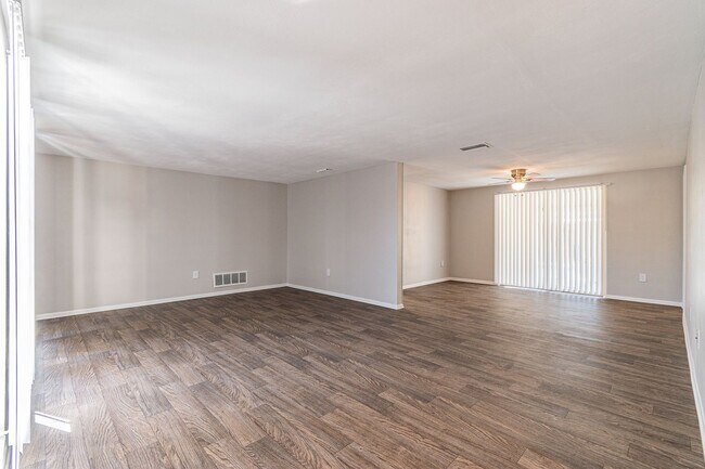 Building Photo - 3/2/1 in Port Richey
