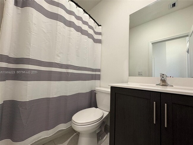 Building Photo - 1110 SE 27th Terrace